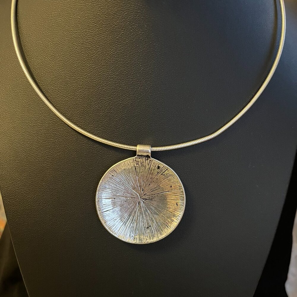 Liz Claiborne Silver‑Tone Medallion Pendant on Wire Collar Necklace - Picture 3 of 4